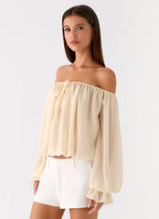 Sandali Off Shoulder Top