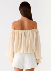 Sandali Off Shoulder Top