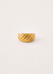 Ethereal Kiss Ring