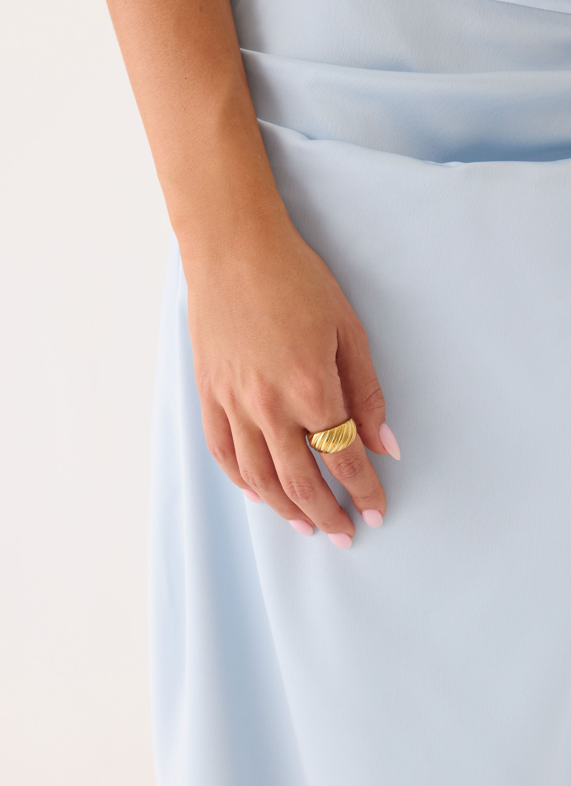Ethereal Kiss Ring